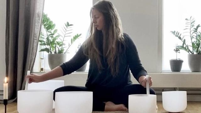 Boka Sound Healing med Yinyoga: Omfamna hösten